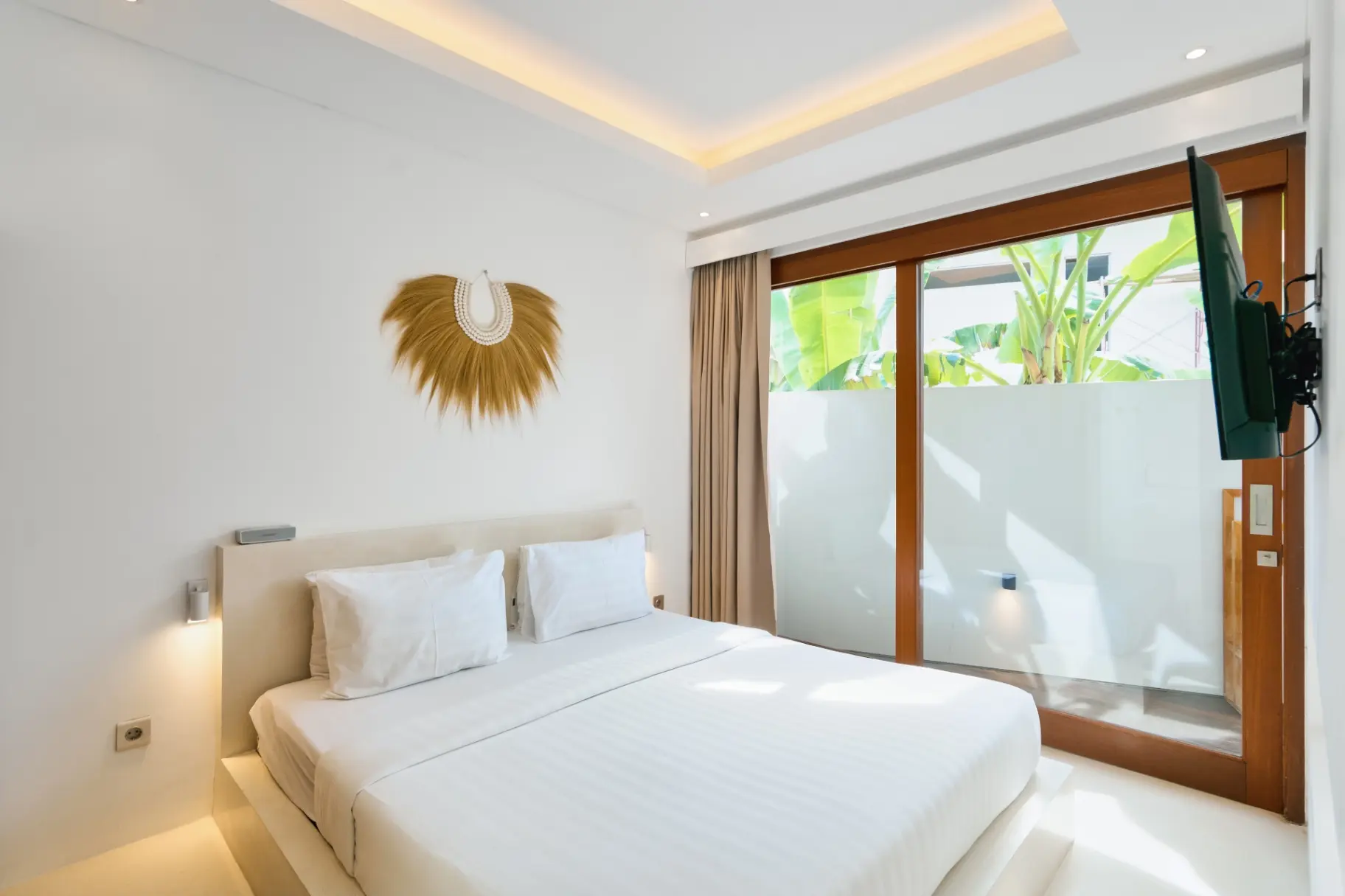 Pagi - Chic 1BR Apartment Sunlit Shower & Plunge Pool — image 1
