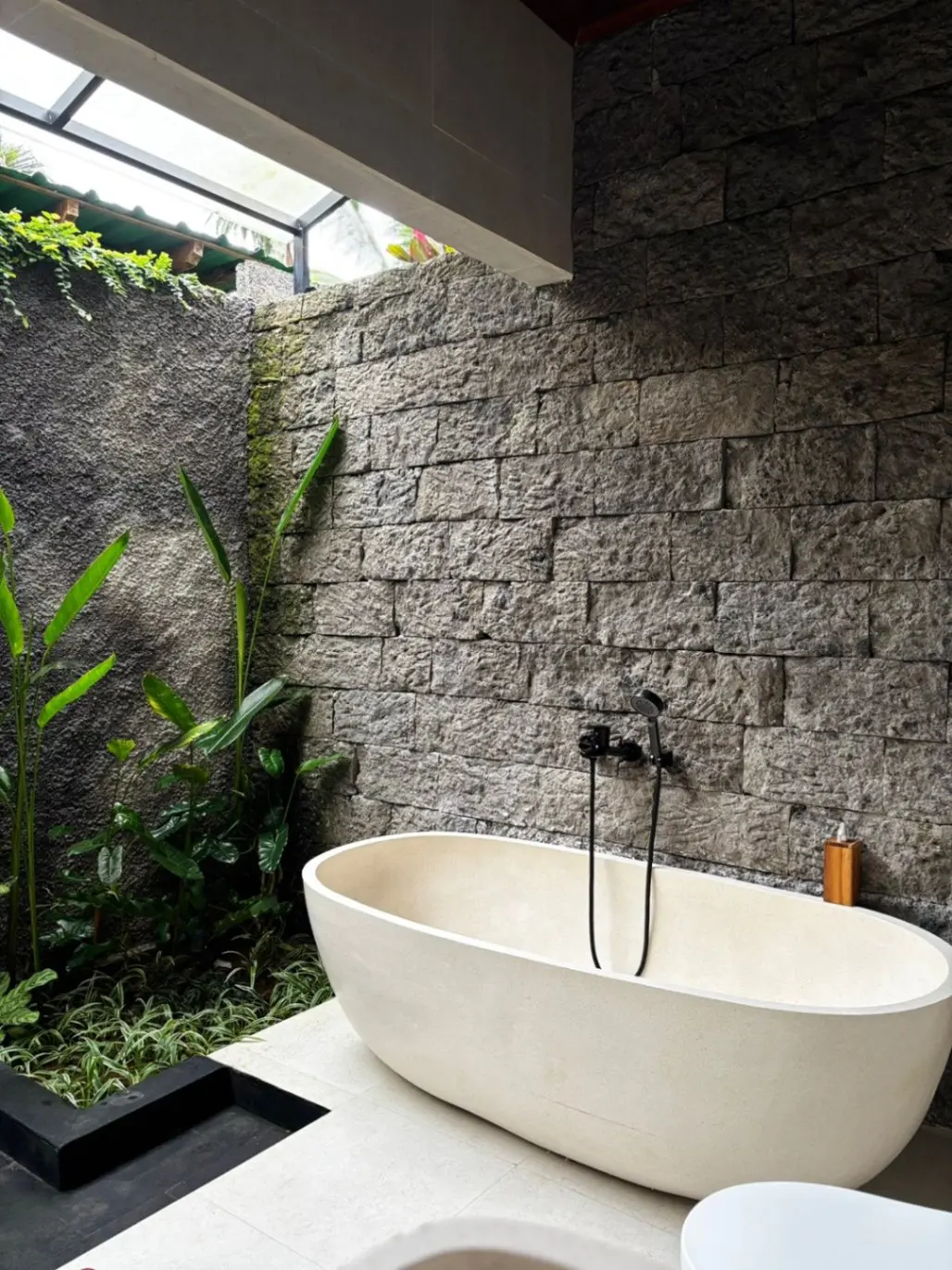 Near Ubud - New 1 Bedroom Villa with private pool — image 3
