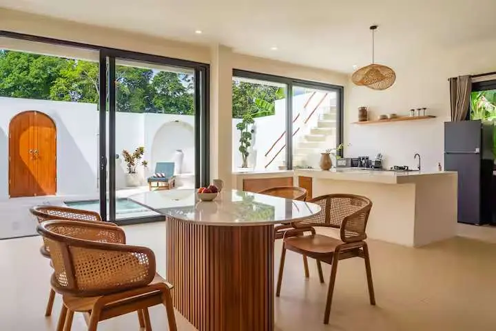 2-Bedroom Villa with Enclosed Living and Jungle Backdrop in Tumbak Bayuh — image 2