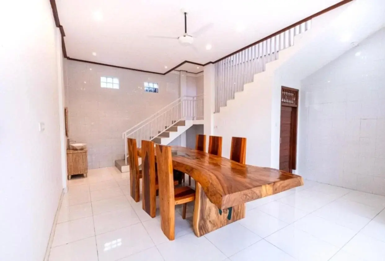 3 BEDROOM VILLA IN CANGGU PADONAN — image 1