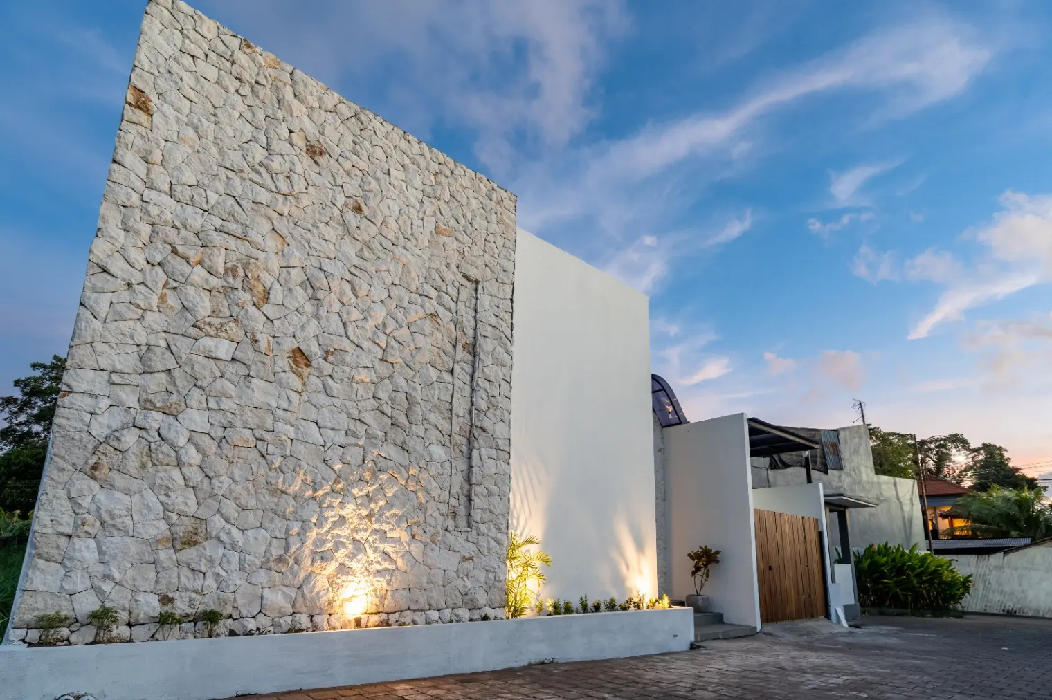NEW 2 BR VILLA FOR MONTHLY / YEARLY RENTAL in KEDUNGU Area — image 4