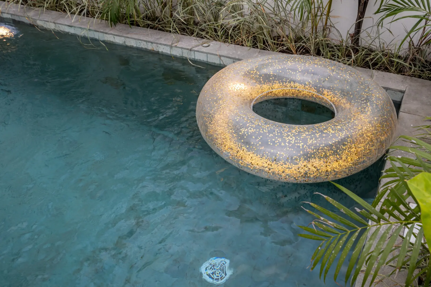UNU - 2BR Luxury with Pool Garden Paddy View & Jacuzzi — image 1