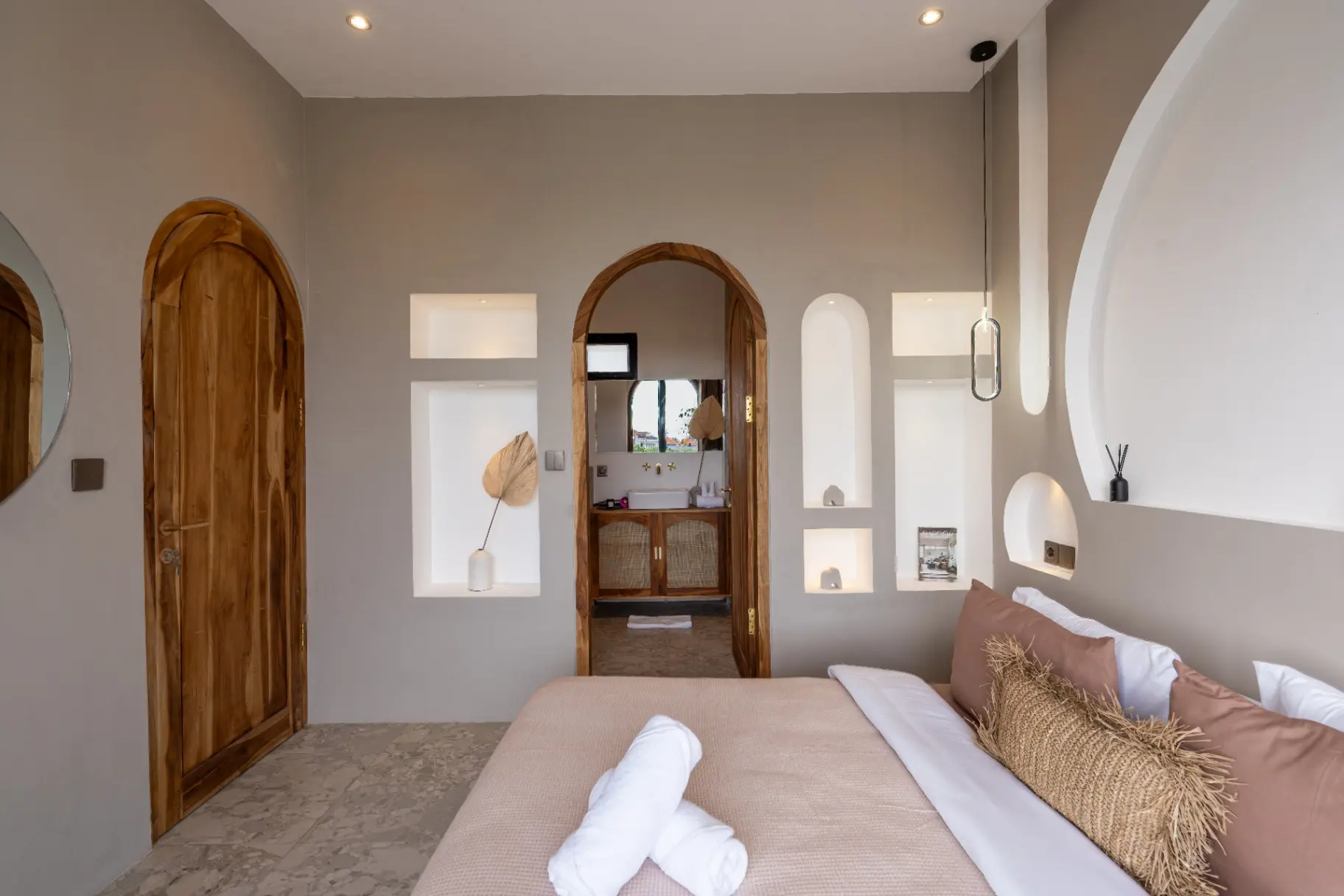 UNU - 2BR Luxury with Pool Garden Paddy View & Jacuzzi — image 2