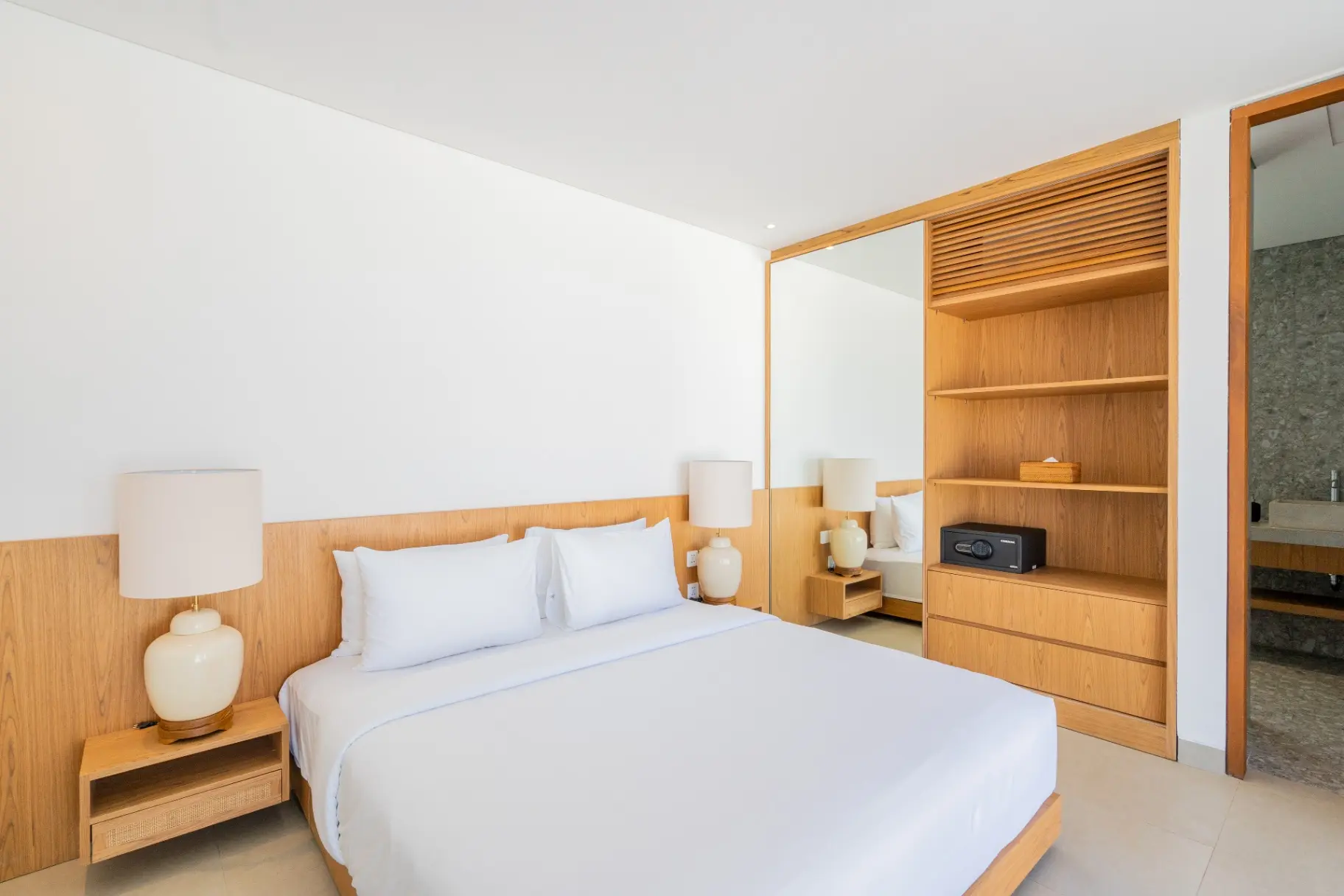 Yoki - Canggu Luxe 4BR Villa | Pool Gym & Paddy View — image 2