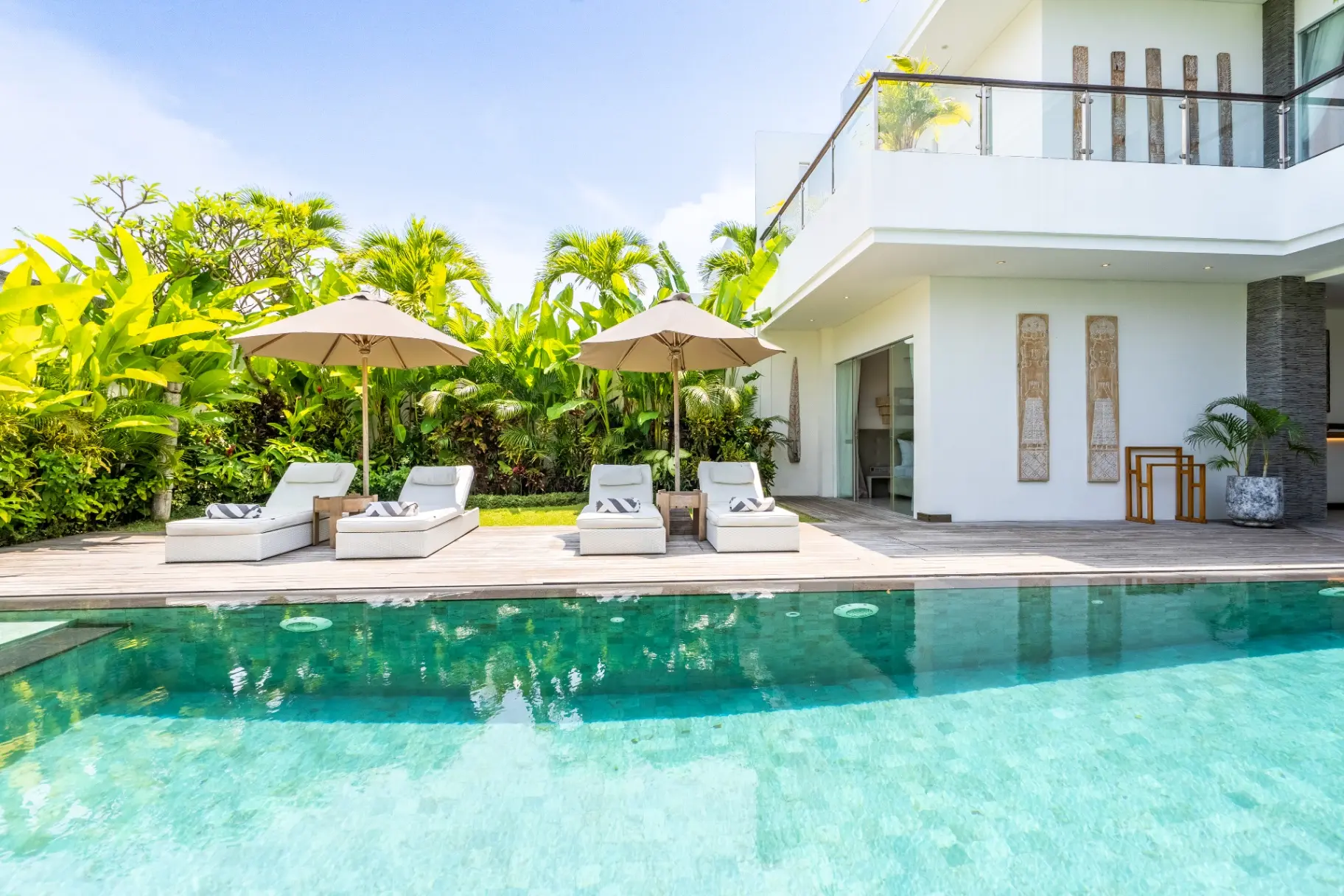 Flores - Luxury 4BR Berawa Villa | Garden Pool & Bathtub — image 1
