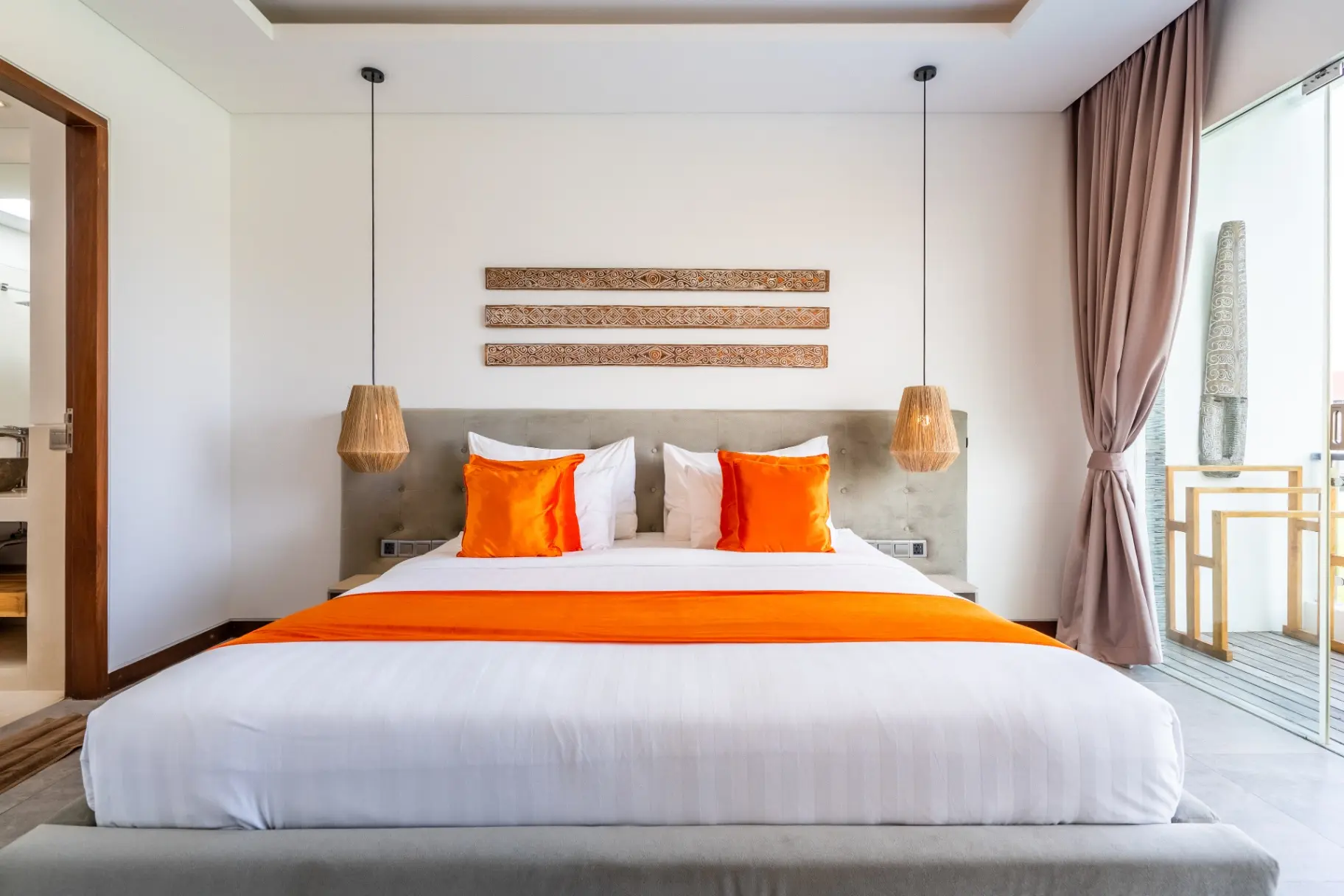 Flores - Luxury 4BR Berawa Villa | Garden Pool & Bathtub — image 2