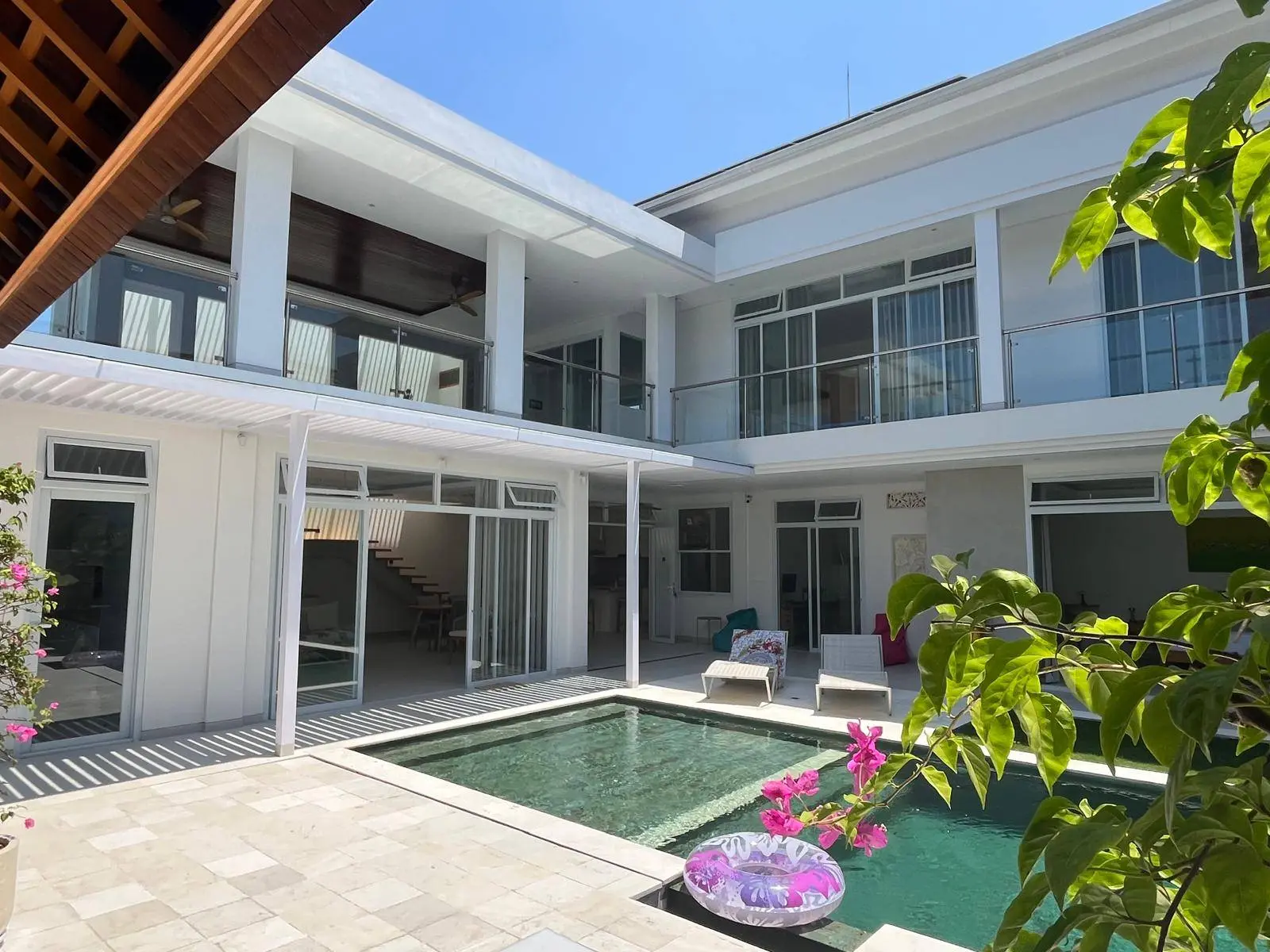 Unique - 4-bed Executive Home and Office solar powered walk to Seseh Beach