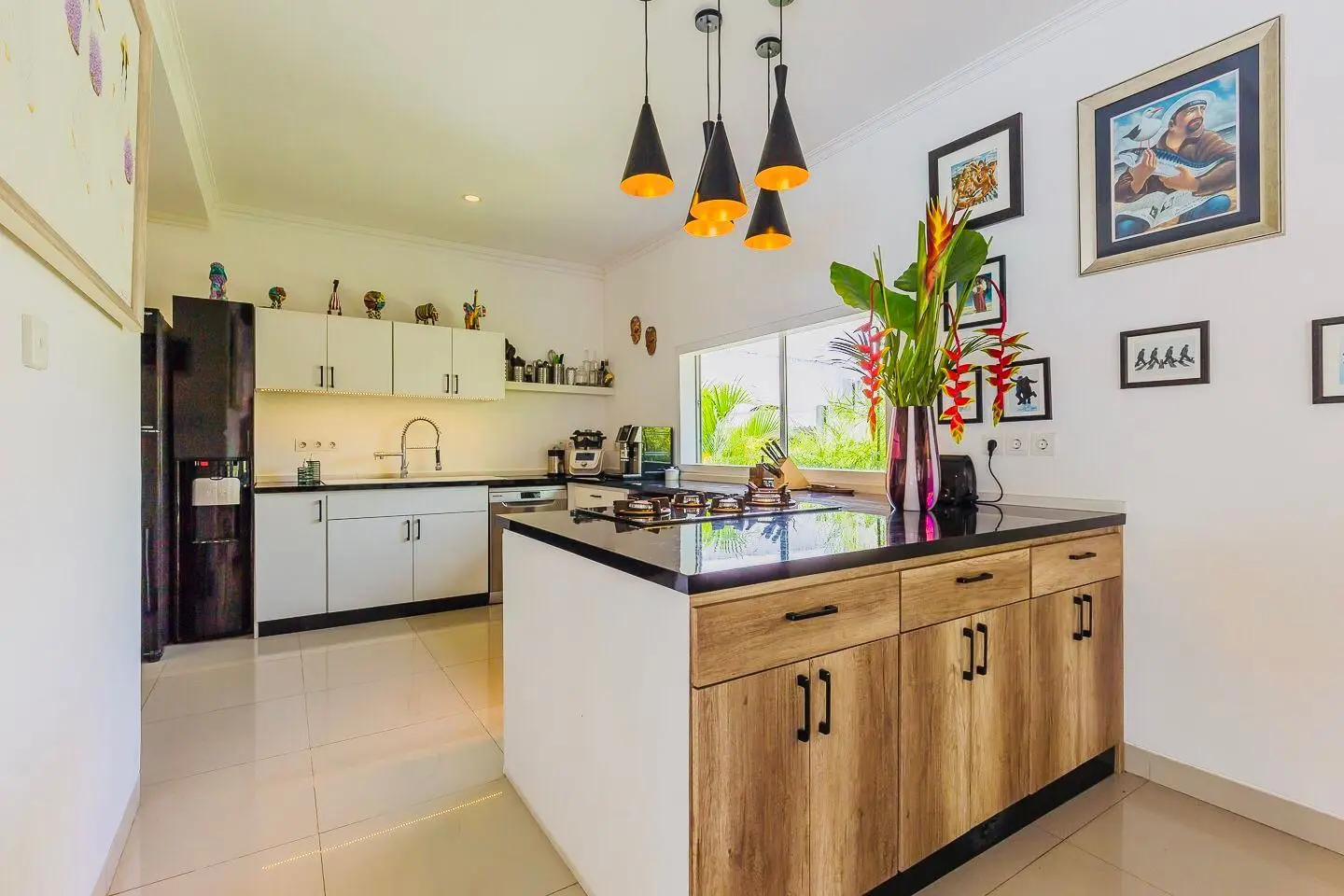 700 SQM of LAND BIG MASSIVE FAMILY 3 BEDROOM VILLA + 1 Joglo Style Room — image 1