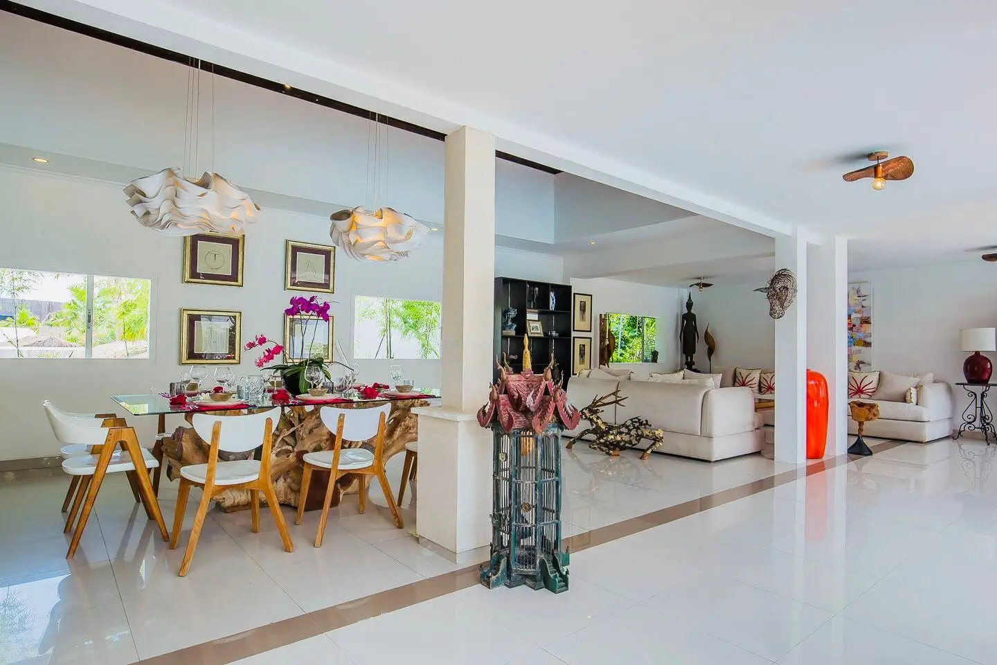 700 SQM of LAND BIG MASSIVE FAMILY 3 BEDROOM VILLA + 1 Joglo Style Room — image 3