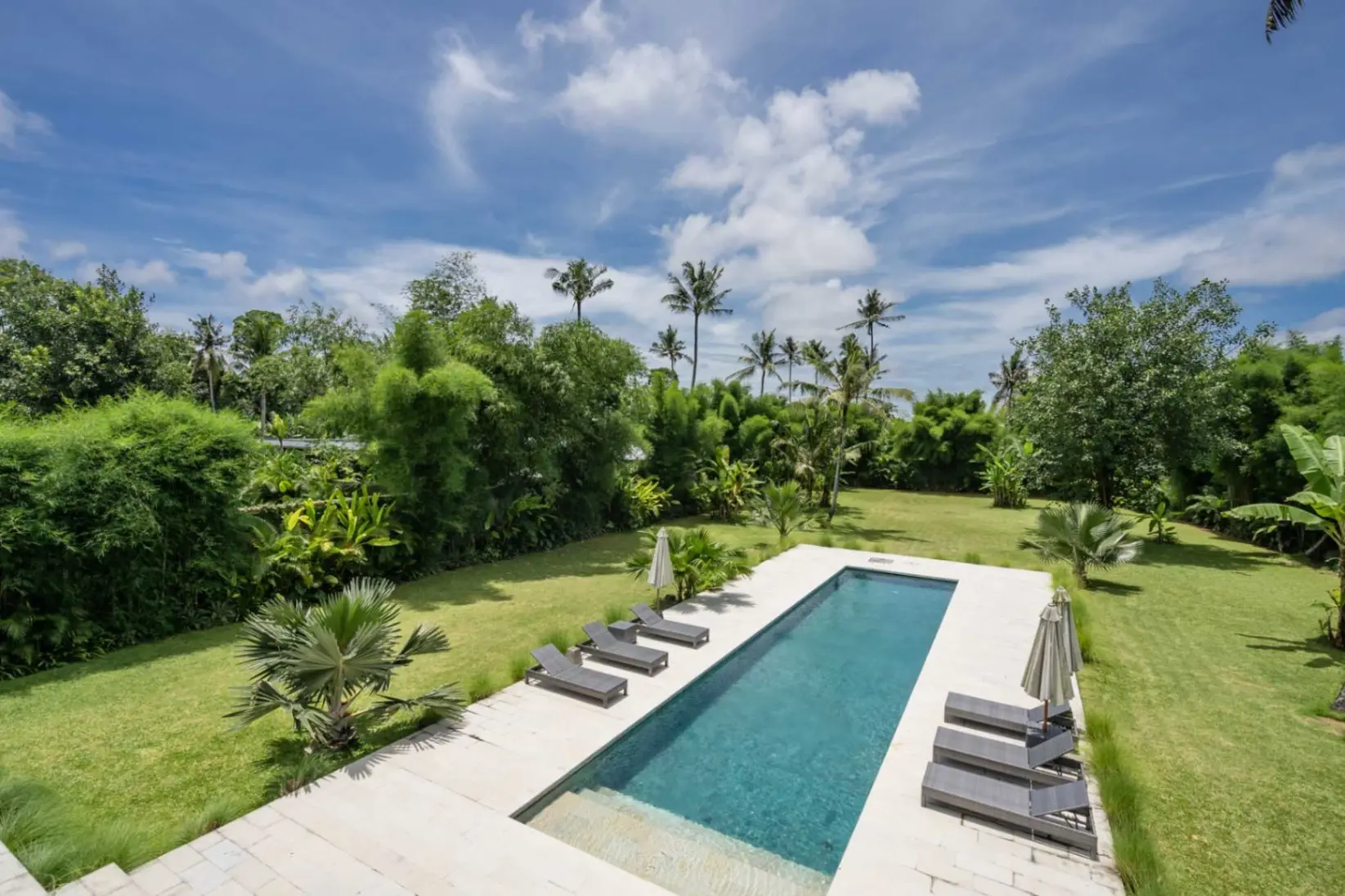 4-Bedroom Villa with Spacious Garden and Mount Agung Vista in Kaba-Kaba — image 1