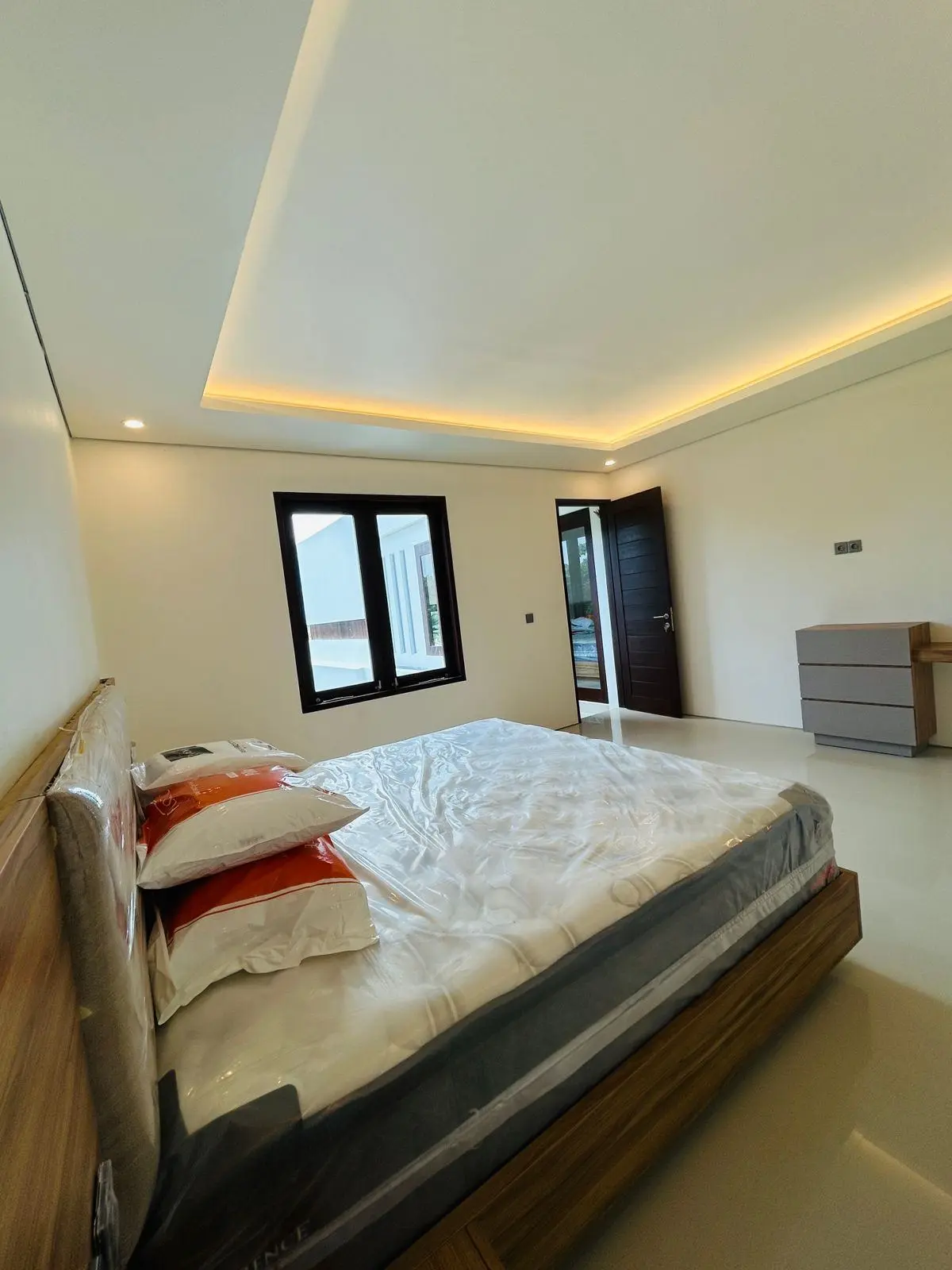 Gorgeous Quiet Modern Enclosed 3 Bedroom Villa in Umalas — image 2