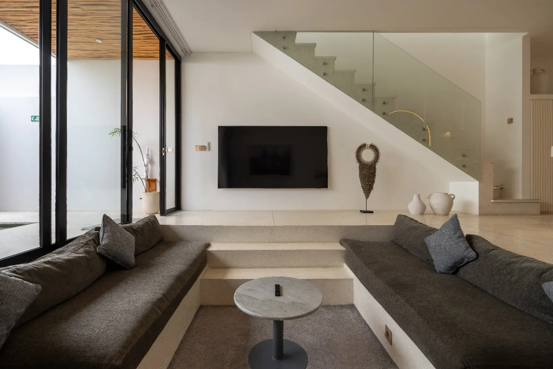 Sore - 1BR Luxury Canggu Apart | Pool Near Cafés & Beach — image 4