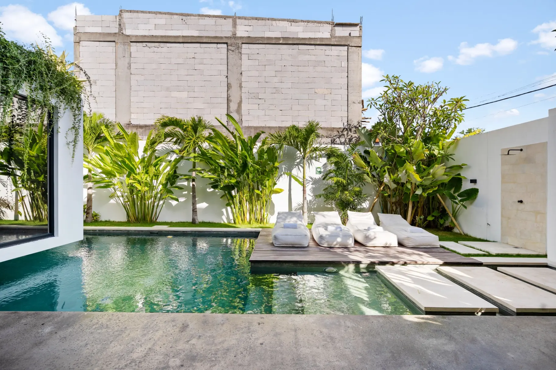 Bahagia - Luxe 3BR Berawa | Pool Bath & Walk to Nüde — image 1