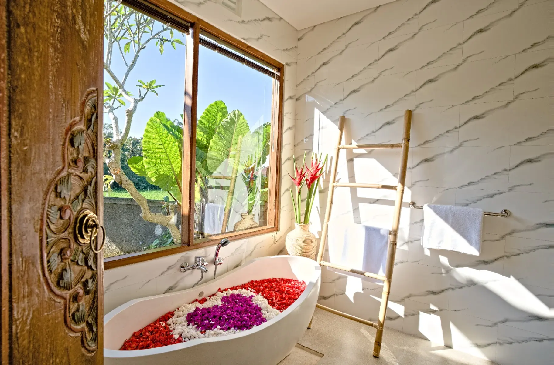 Stylish 1BR Villa with Private Pool & Rice Field View — image 1