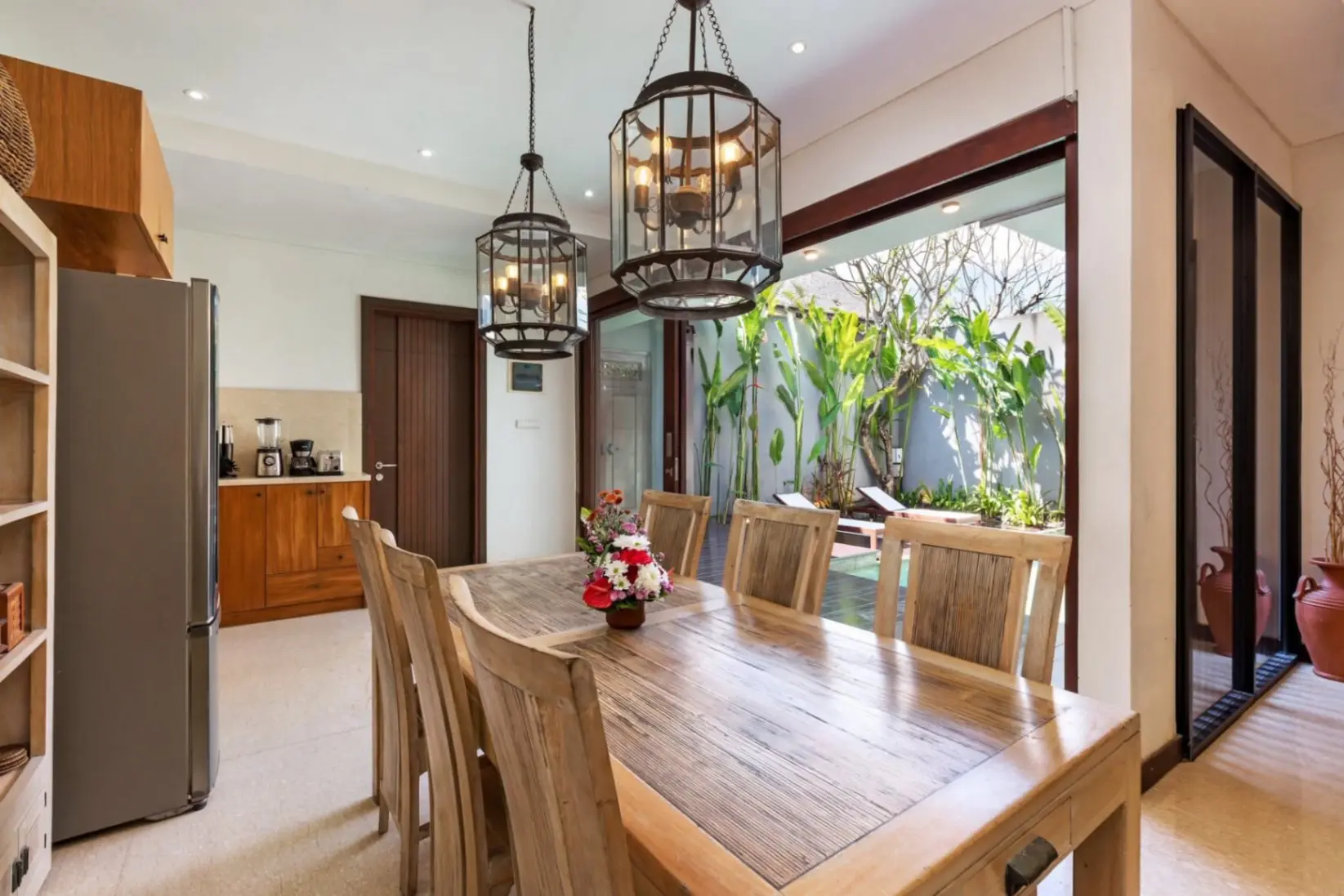 3 BEDROOM VILLA IN SEMINYAK IDR 40 MILL/MONTH — image 1