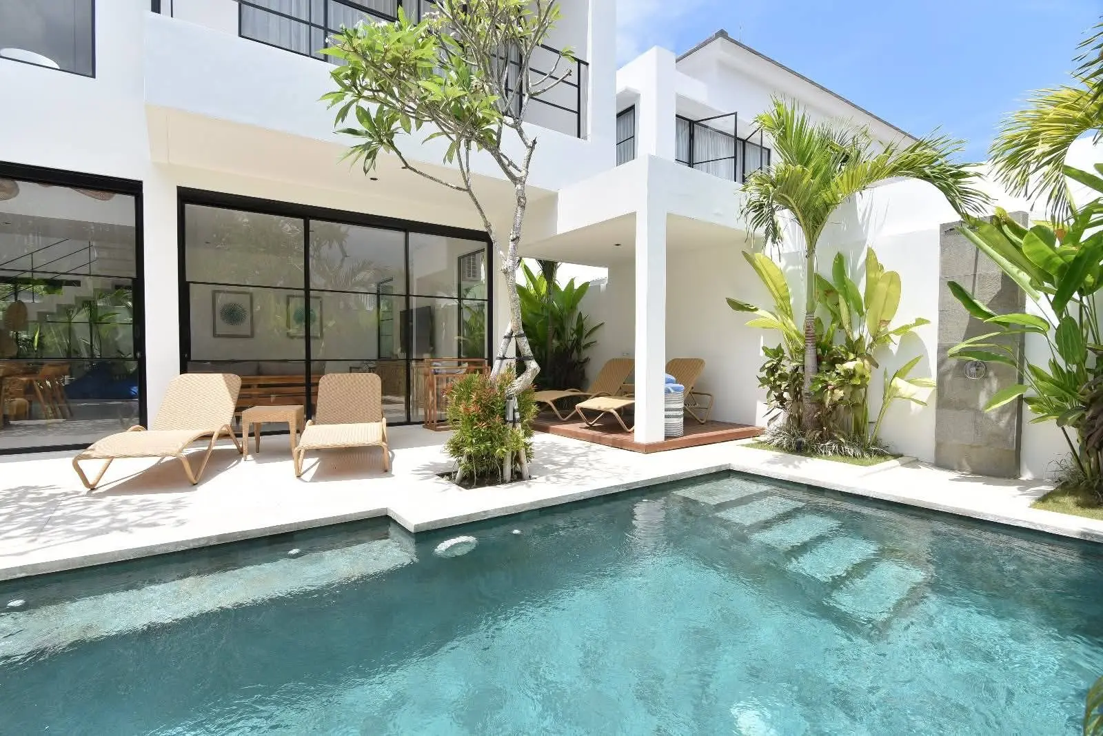 4 Bedroom Villa in Bumbak IDR 75 Million/Month