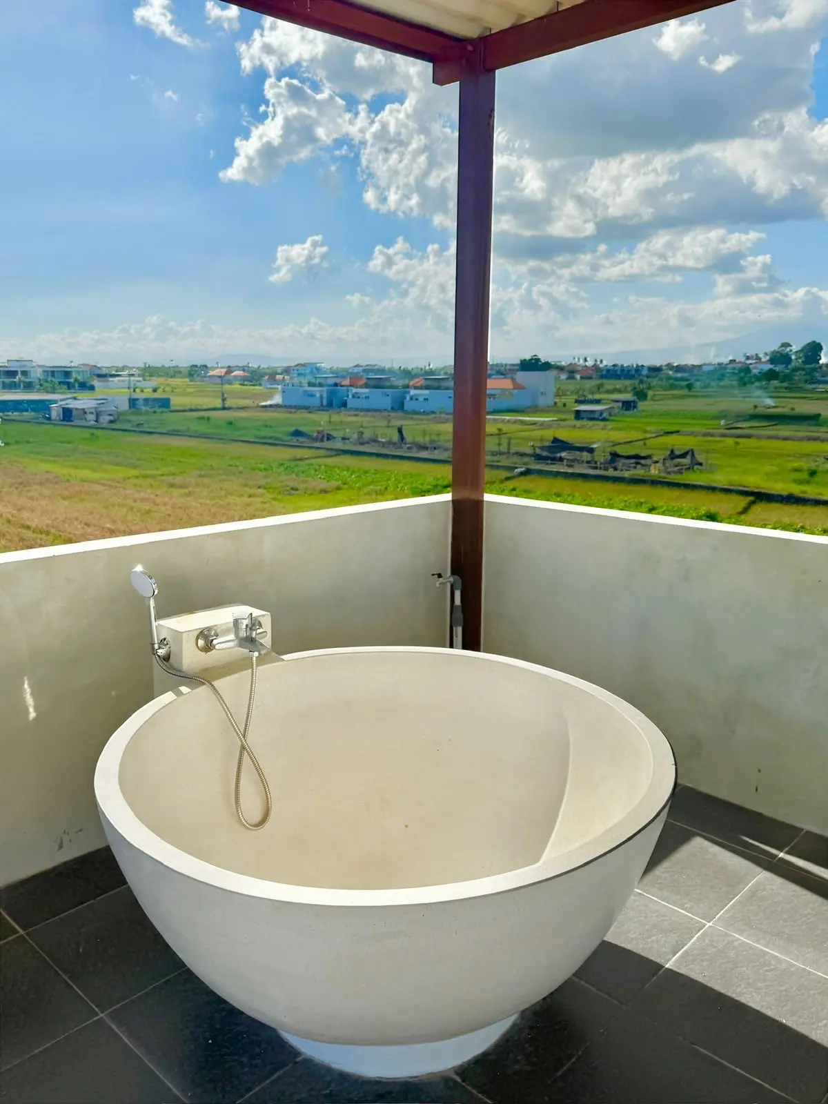 Villa 1BR For Rent in Cemagi-Seseh with rice fields around — image 4