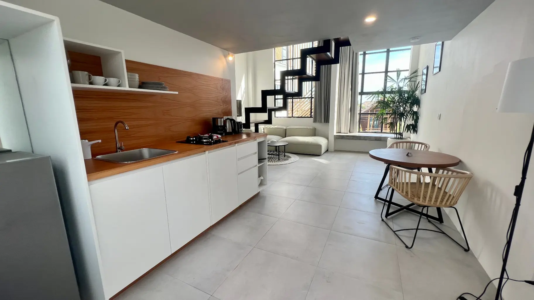 Tropicana Loft – Stylish Stay with Pool Near Beach — image 4