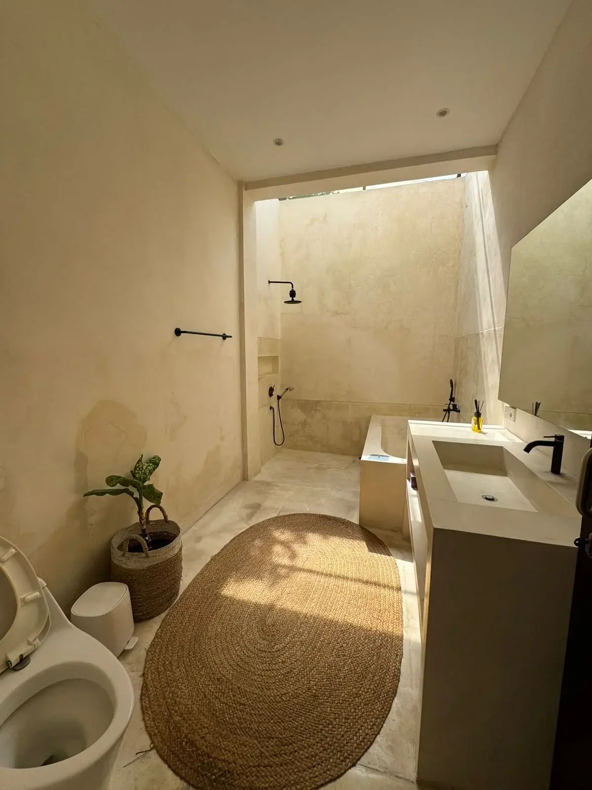 2 Bedroom Villa Furnished for Yearly Rent in Canggu Batu Bolong — image 4