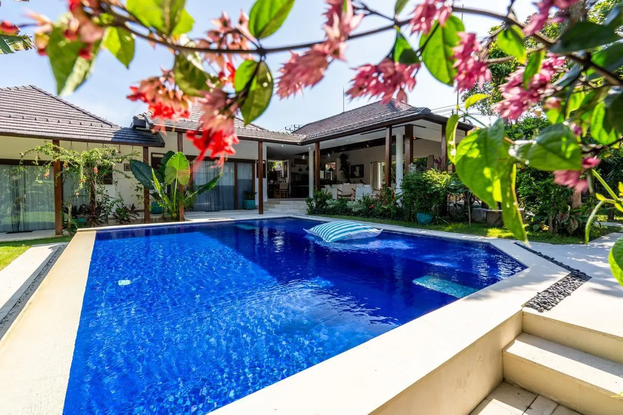 4 BEDROOMS VILLA IN UMALAS — image 1