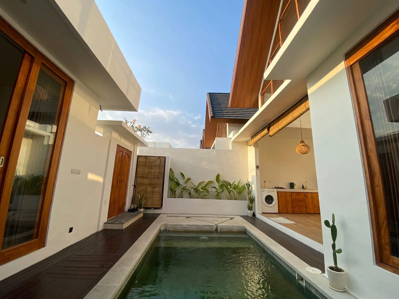 For rent 2 bedrooms villa located in Kerobokan — image 1