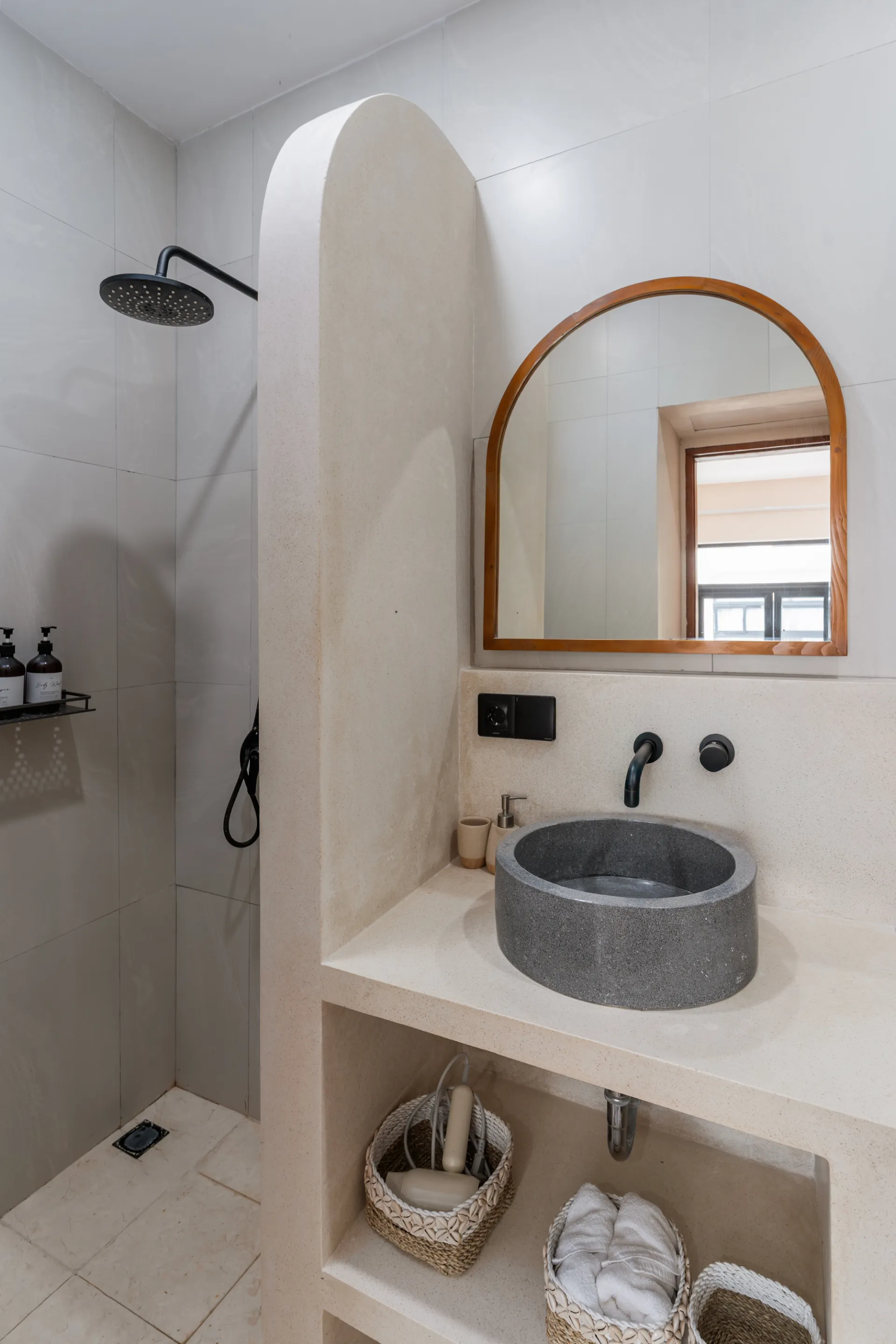 Chic 1BR Apartment for Rent – Near Bingin Beach ☀️ — image 3