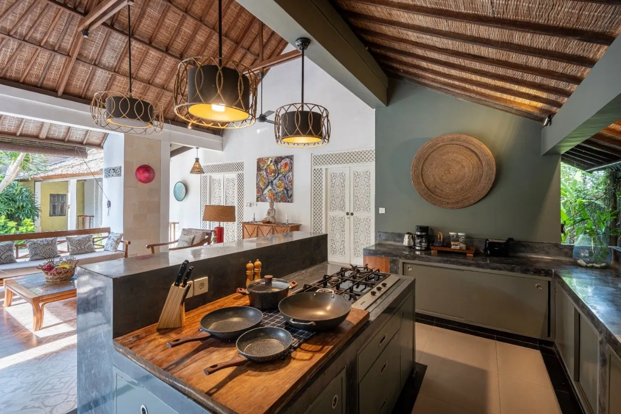 4BR Heritage Joglo Family Villa in Seminyak — image 2