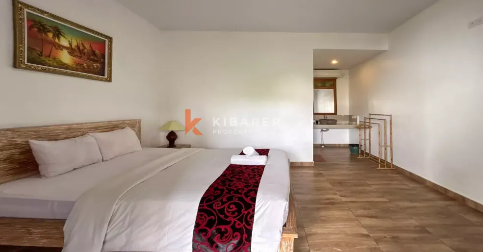 Charming Five-Bedroom Open-Living Guest House with Pool in Central Berawa YRR369 — image 4