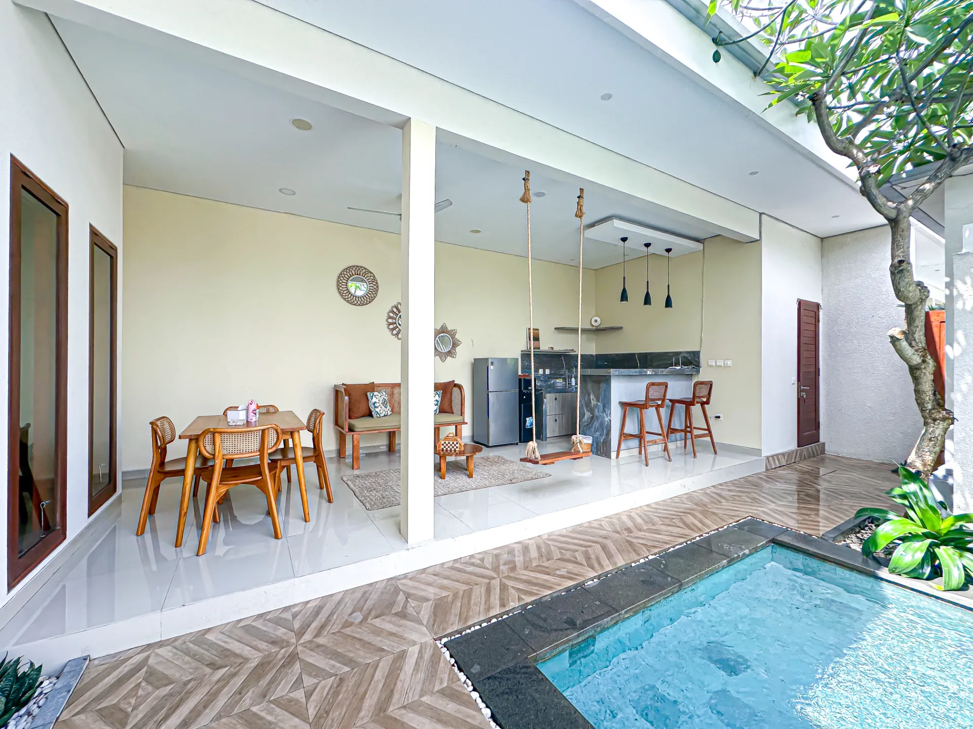 MODERN–TROPICAL 2BR VILLA DIANE — image 1