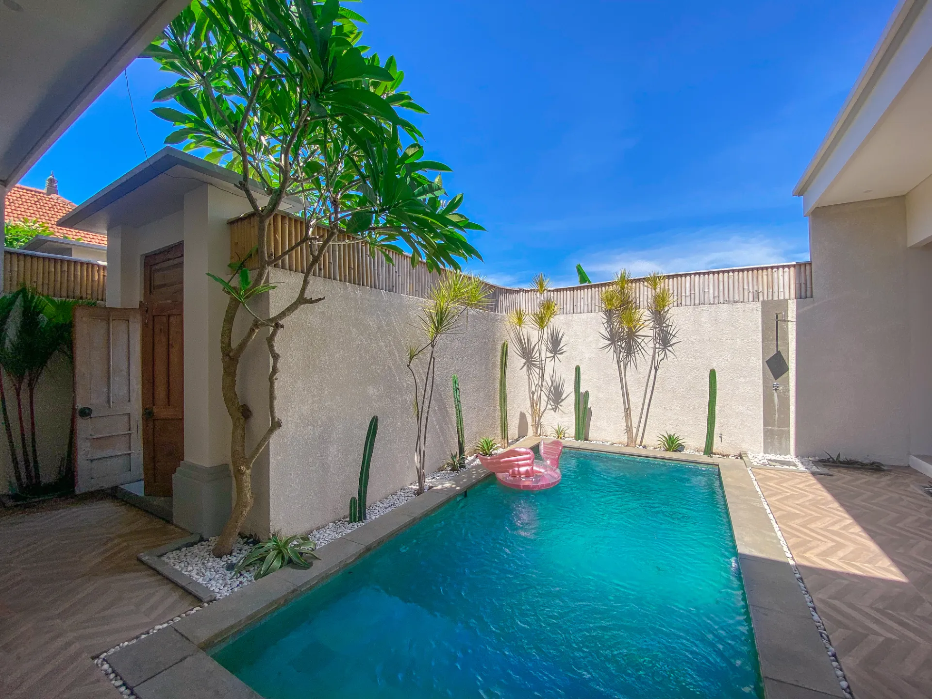 MODERN–TROPICAL 2BR VILLA DIANE — image 4