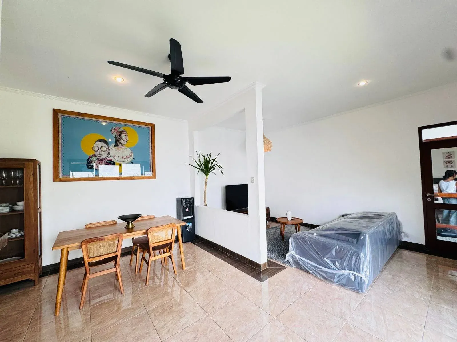 2-Bedroom Modern Villa Walking Distance to Berawa Beach — image 1