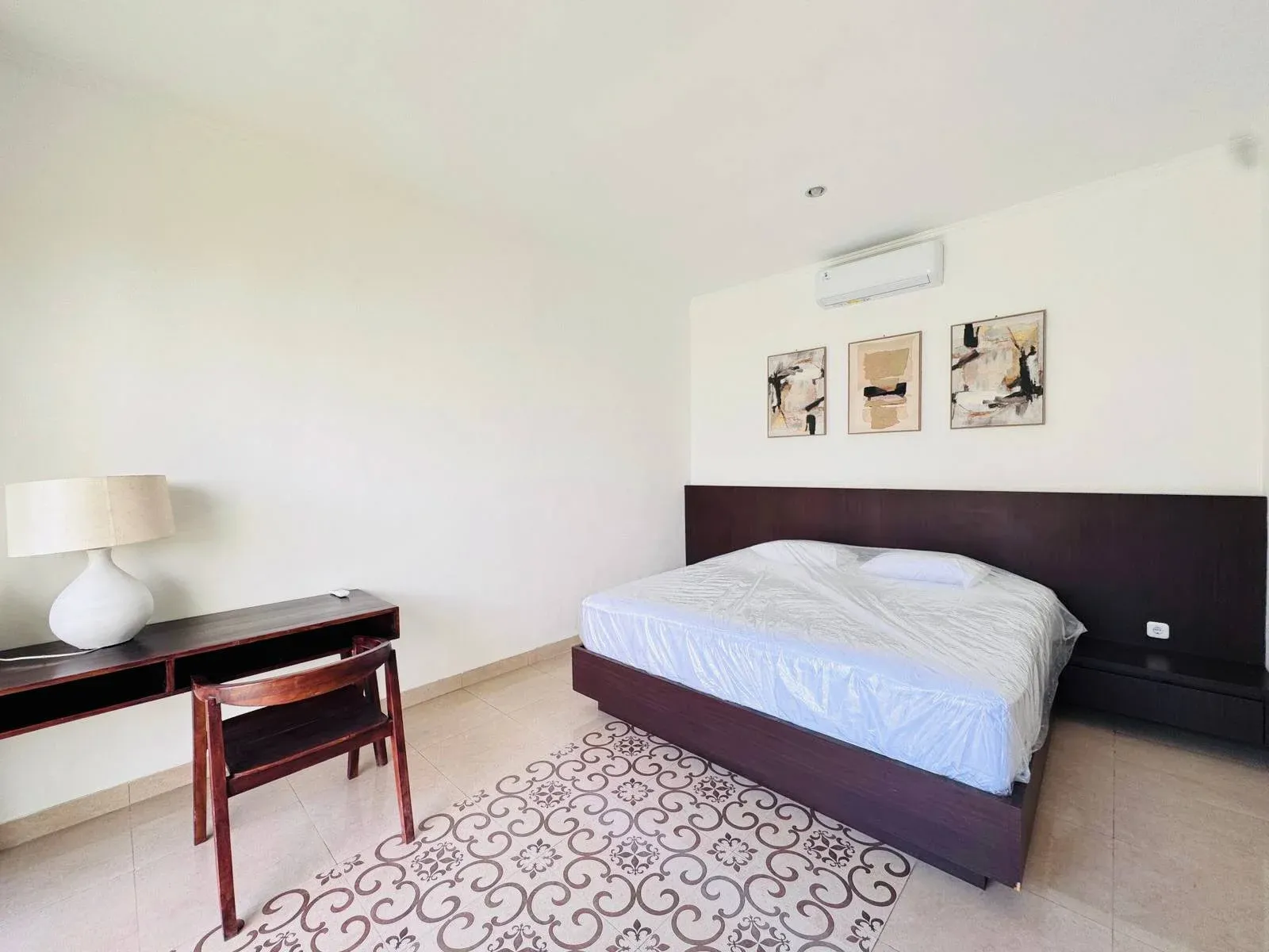 2-Bedroom Modern Villa Walking Distance to Berawa Beach — image 3
