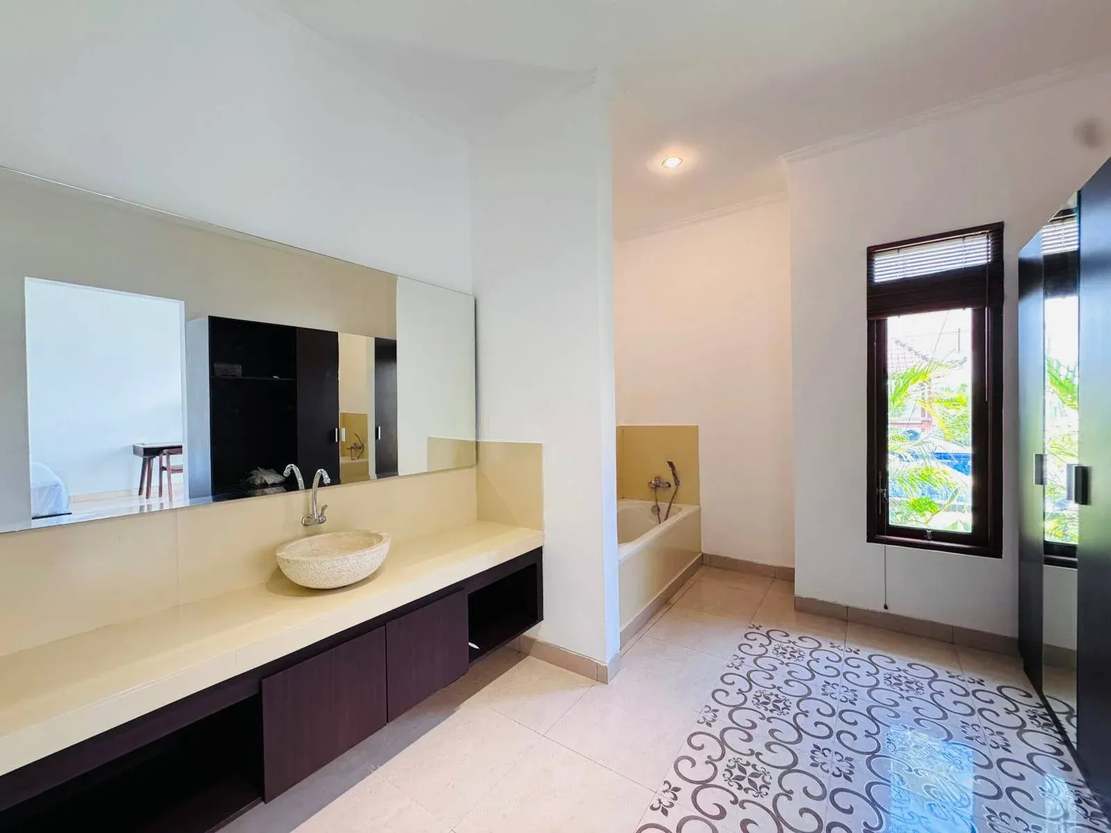 2-Bedroom Modern Villa Walking Distance to Berawa Beach — image 4