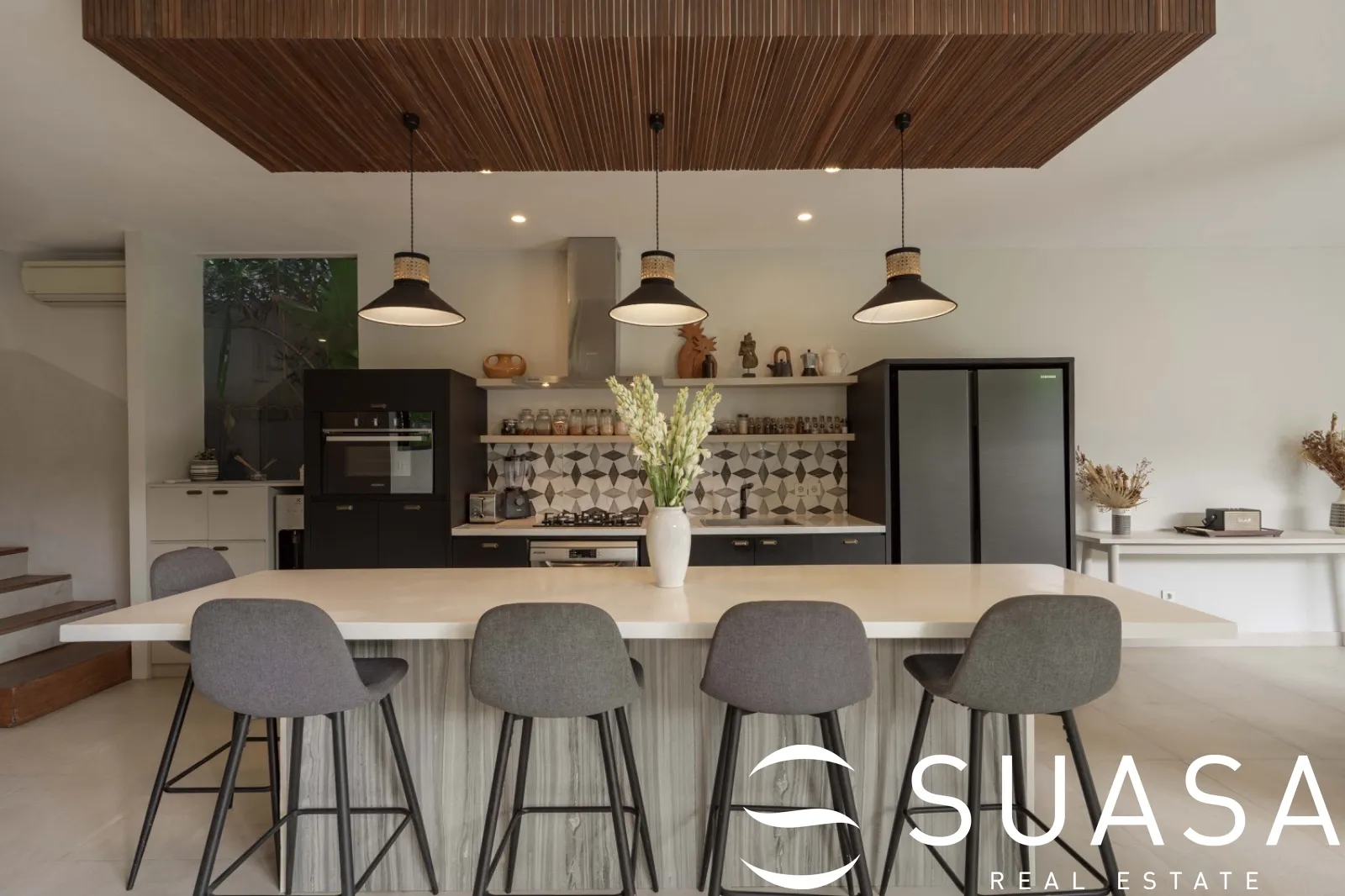A Modern Sanctuary 5 Bedroom Villa in the Heart of Berawa — image 4