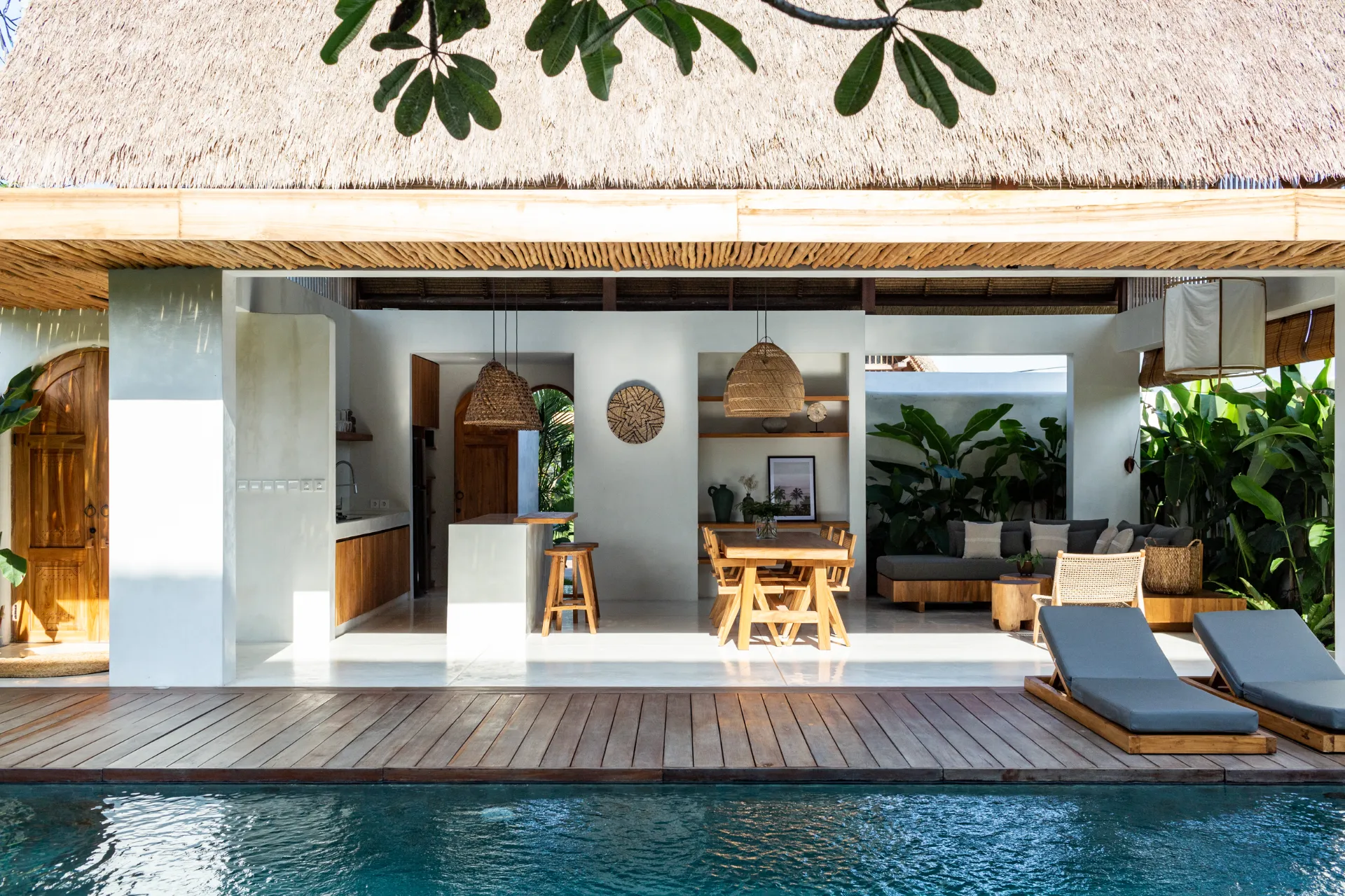 Leasehold Villa Batu Bolong Bali – Beachside 3BR with Spacious Garden (NA115) — image 1
