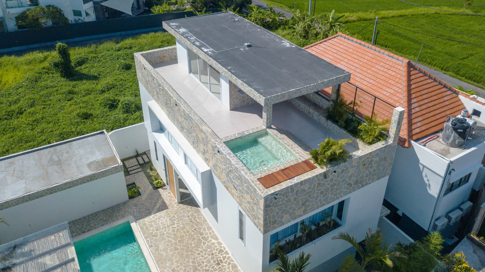 High-end Villa With Rooftop Jacuzzi in Cemagi for Rent