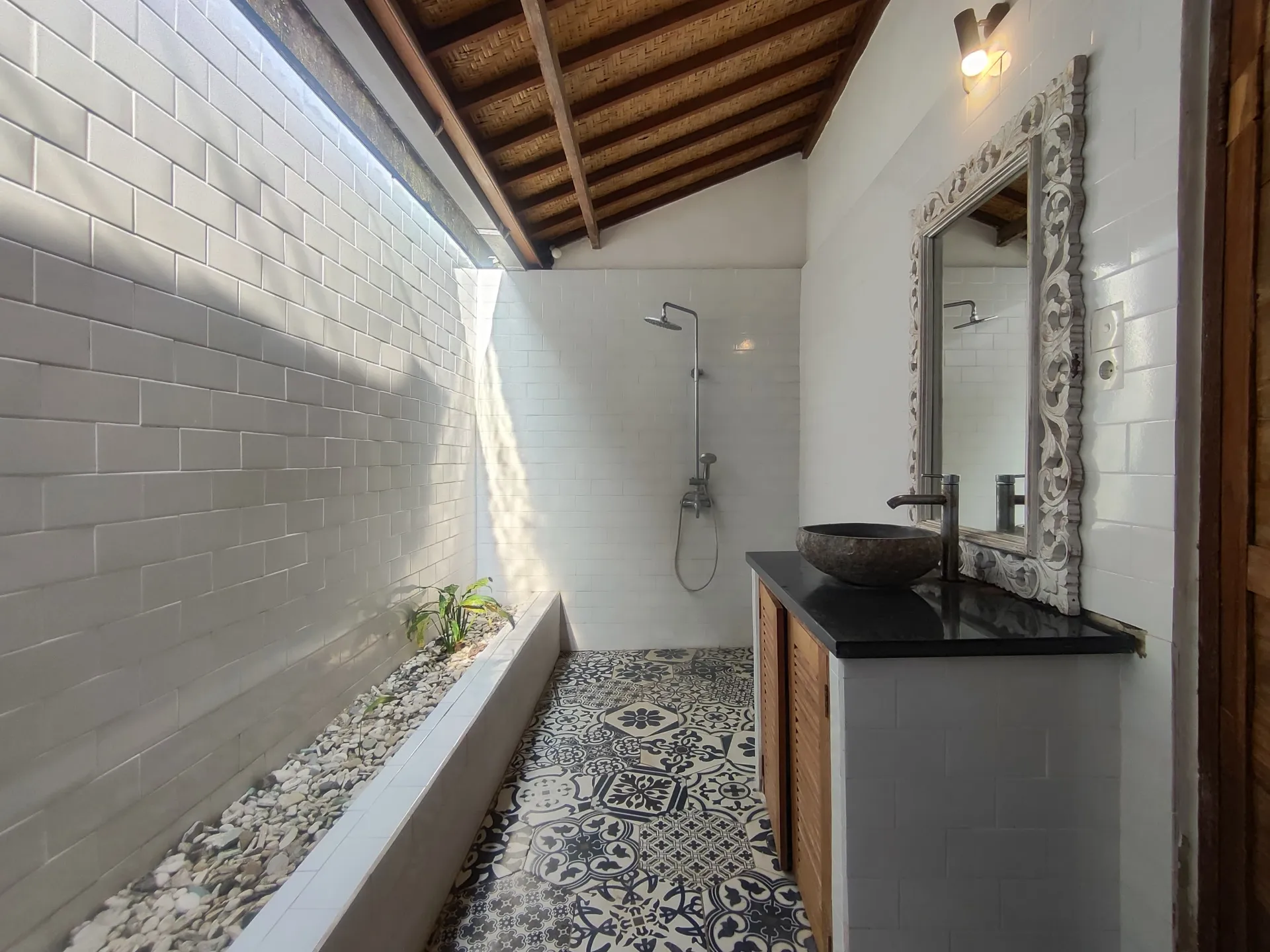 Villa canggu berawa for rent big garden — image 3