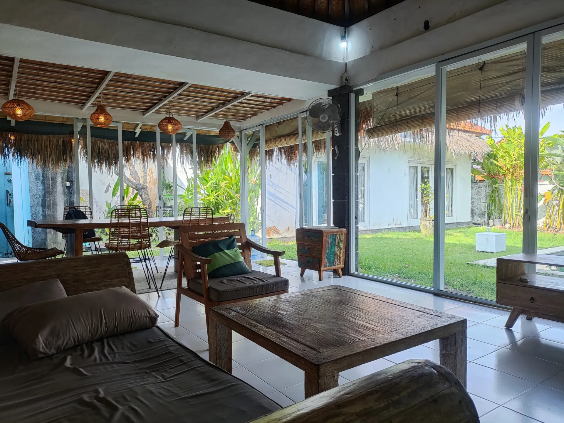 Villa canggu berawa for rent big garden — image 2