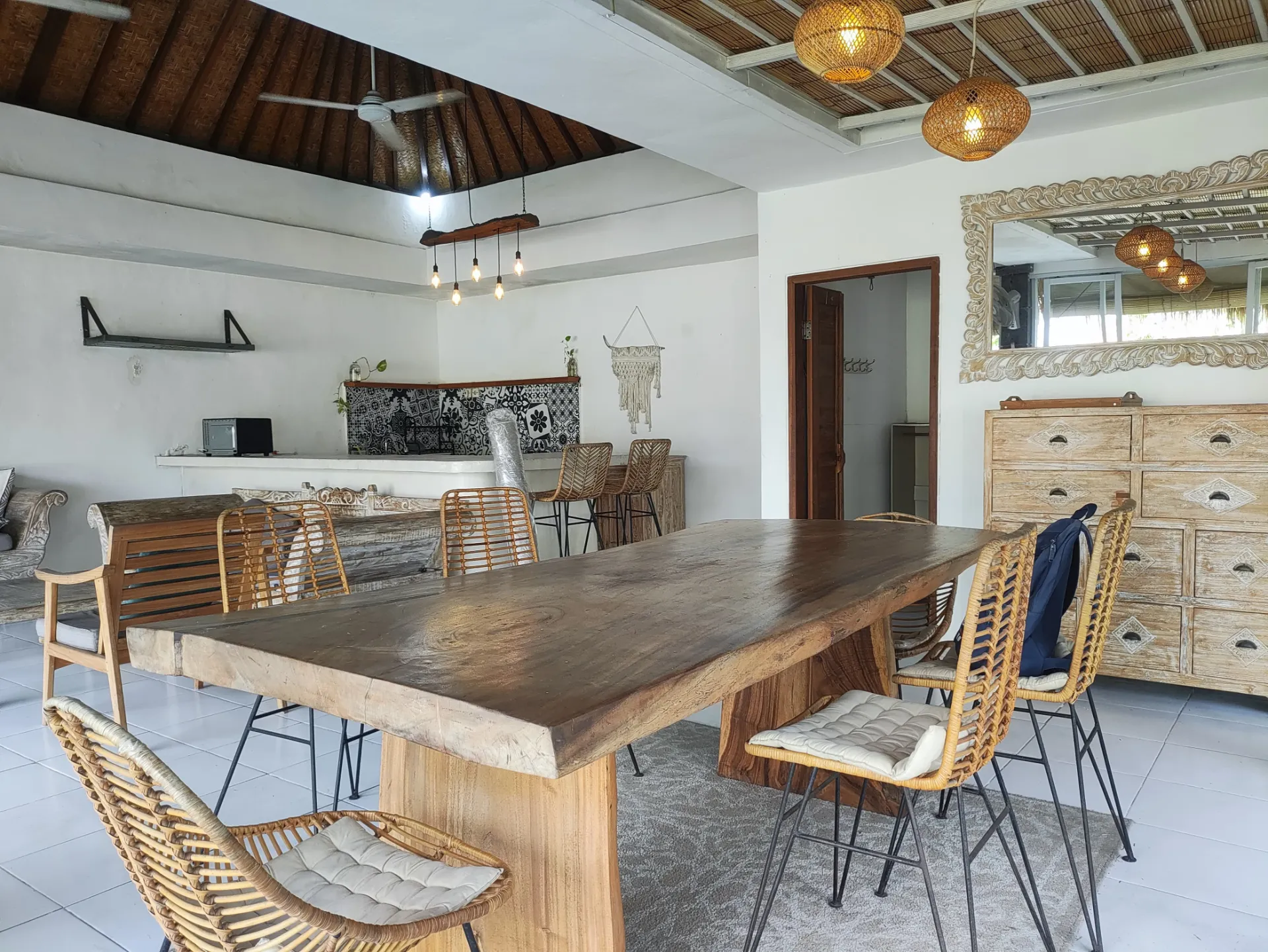 Villa canggu berawa for rent big garden — image 1
