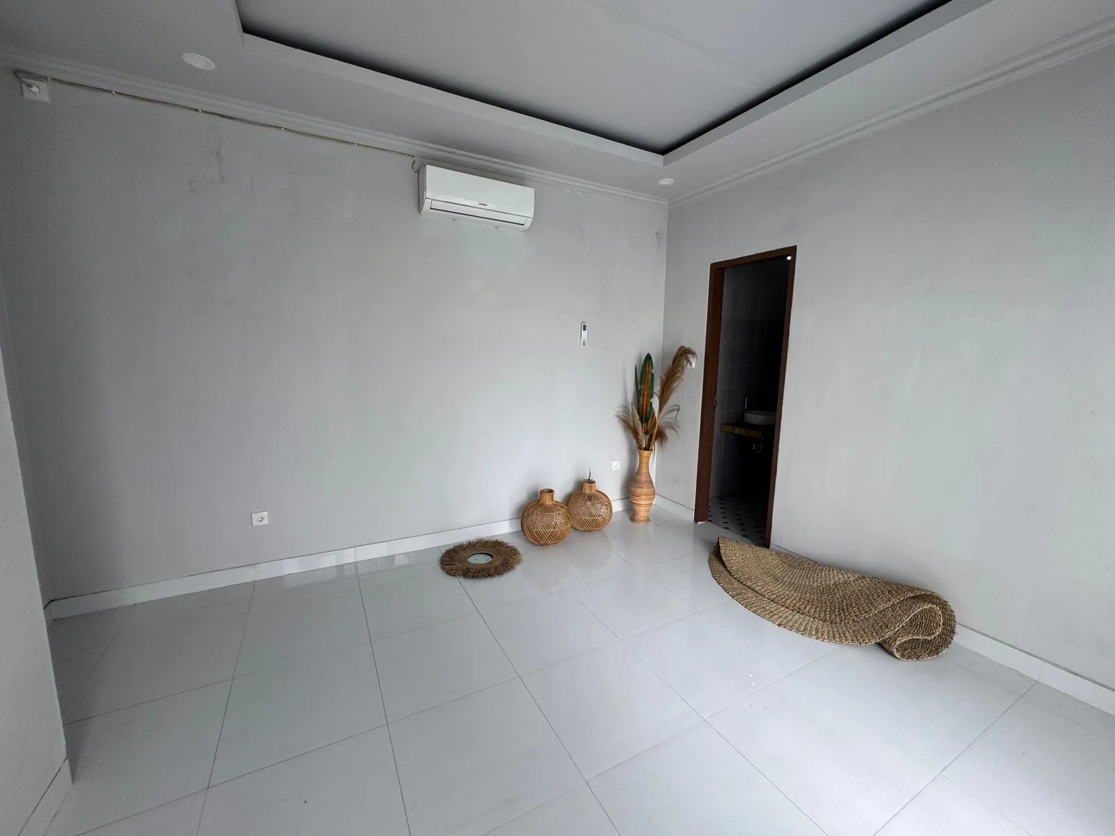 2 bedrooms semi furnished villa located in seseh (walking distance to the beach) — image 3