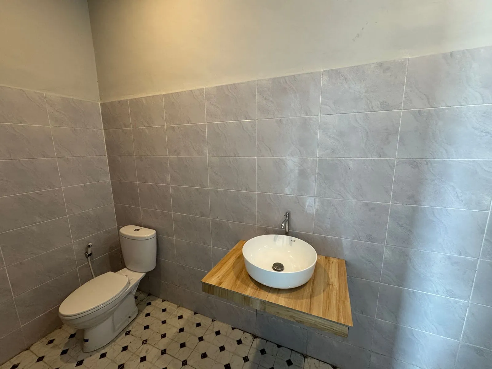 2 bedrooms semi furnished villa located in seseh (walking distance to the beach) — image 4