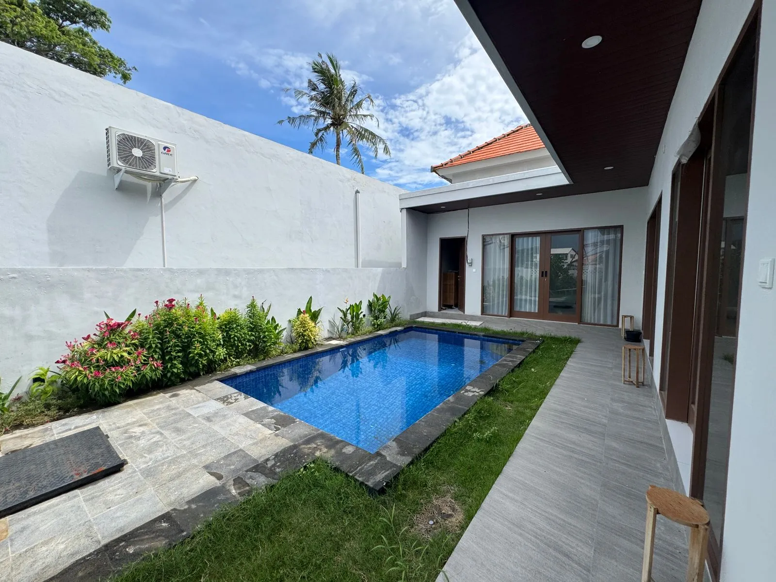 2 bedrooms semi furnished villa located in seseh (walking distance to the beach) — image 1