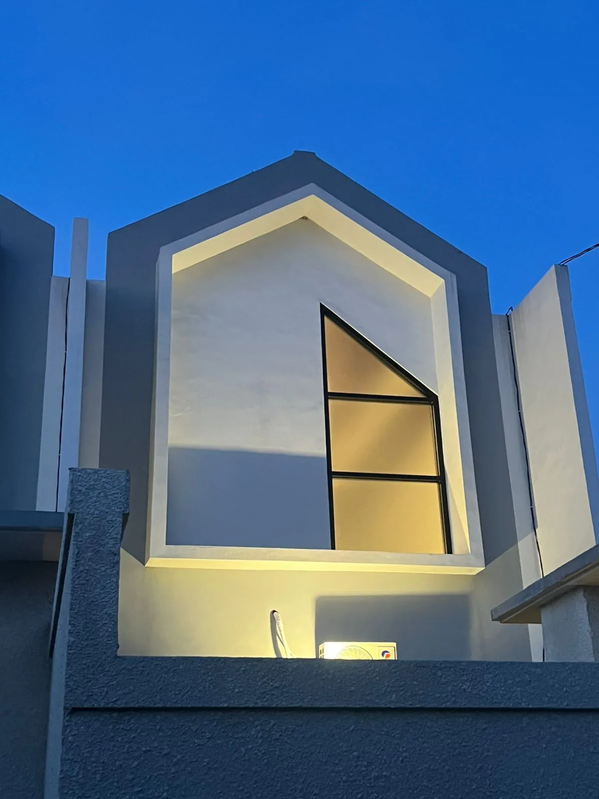 Cozy 1BR Loft House with Mezzanine (1PD3) — image 4