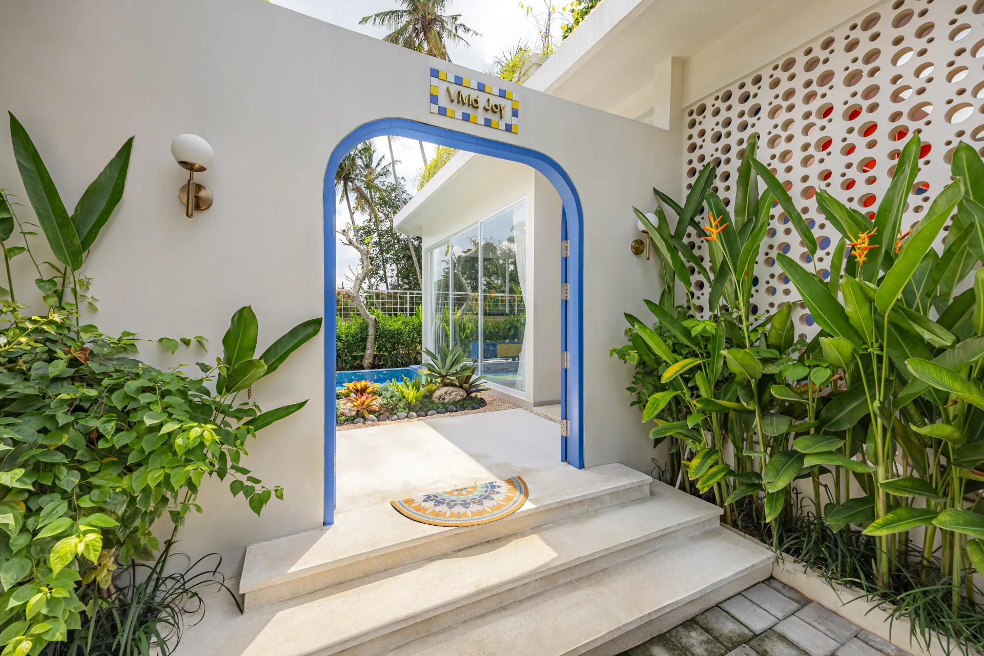 Designer Brand New 2-Bedroom Villa with Rice Paddy View — image 2