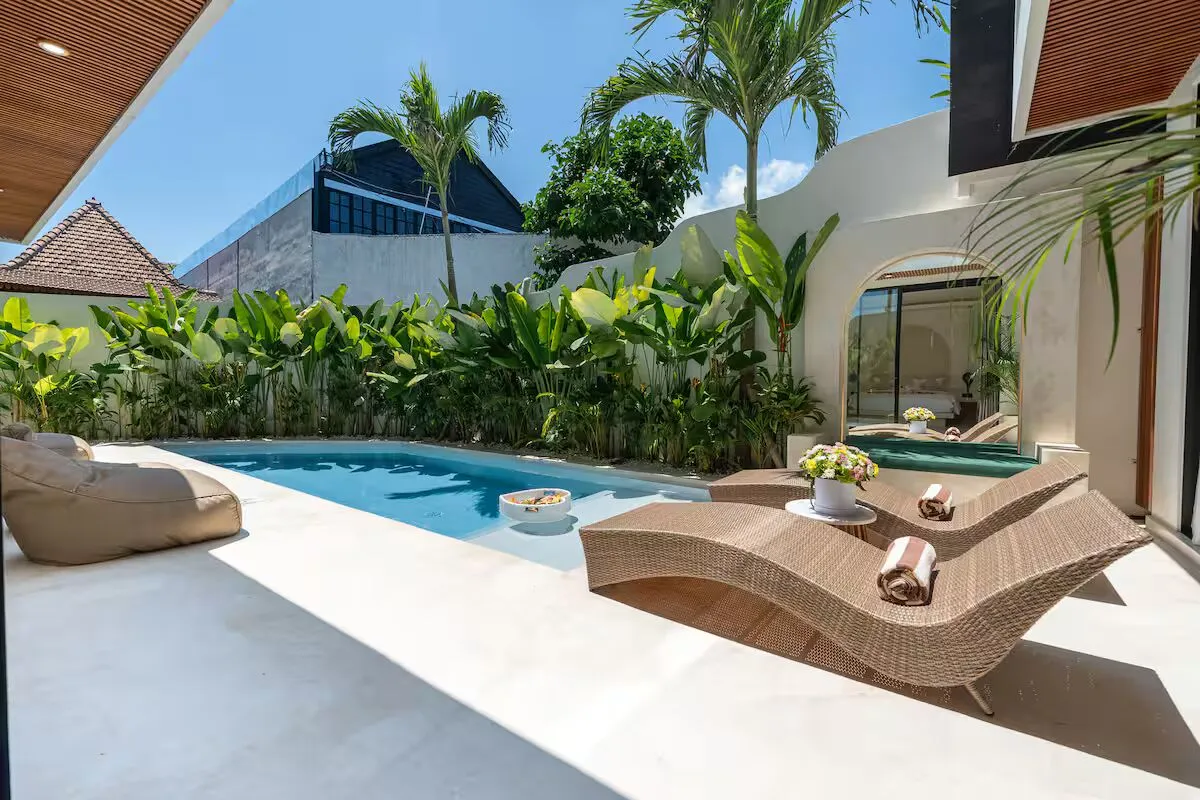 4 BEDROOM BRAND-NEW LUXURY VILLA WITH JACUZZI POOL & CINEMA - AF551