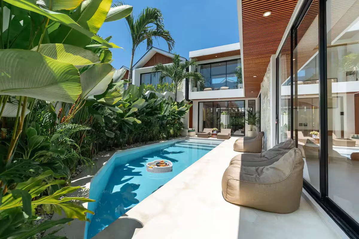 4 BEDROOM BRAND-NEW LUXURY VILLA WITH JACUZZI POOL & CINEMA - AF551 — image 1