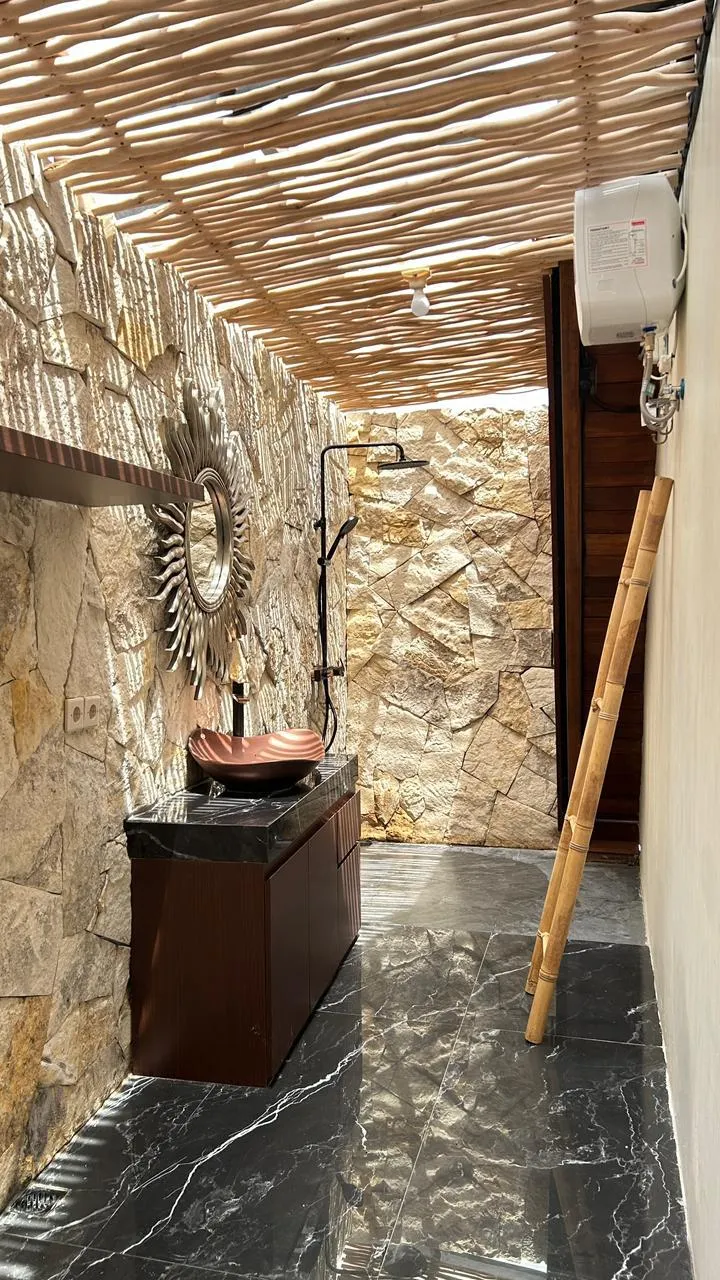 Villa joglo kerobokan for rent — image 1