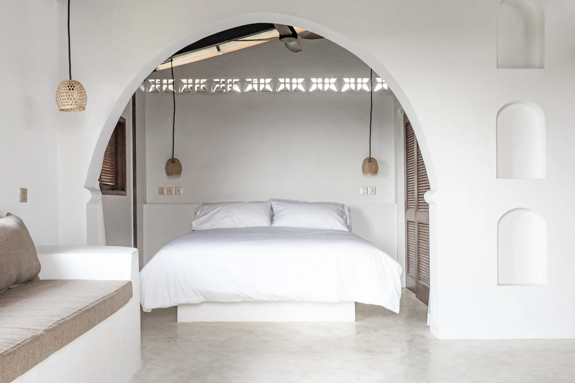 Stylish Hilltop Studio w/ Pool Access — image 1