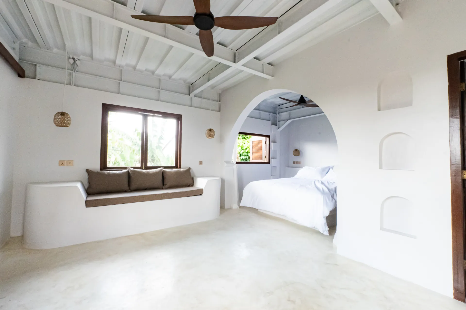 Stylish Hilltop Studio w/ Pool Access