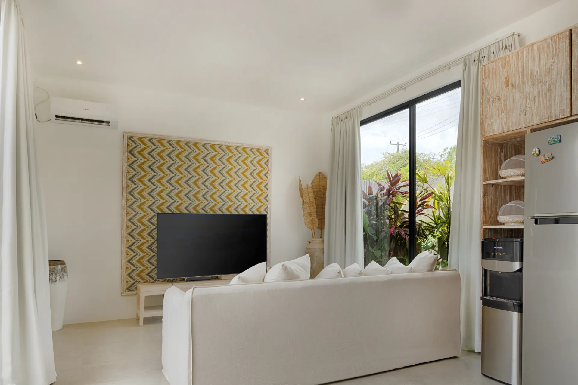 Modern 2BR Pool Villa | 15 min to Melasti Beach — image 2